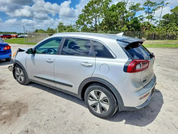 KNDCB3LC9J5108037 2018 KIA NIRO - Image 2