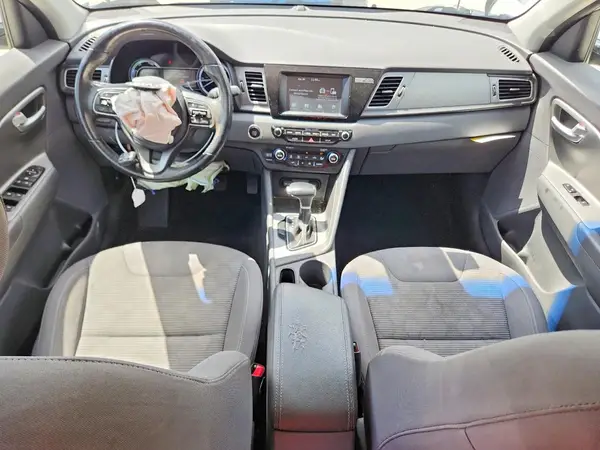 KNDCB3LC9J5108037 2018 KIA NIRO - Image 8