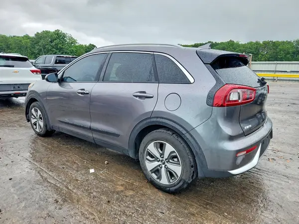 KNDCB3LC9J5109057 2018 KIA NIRO - Image 2