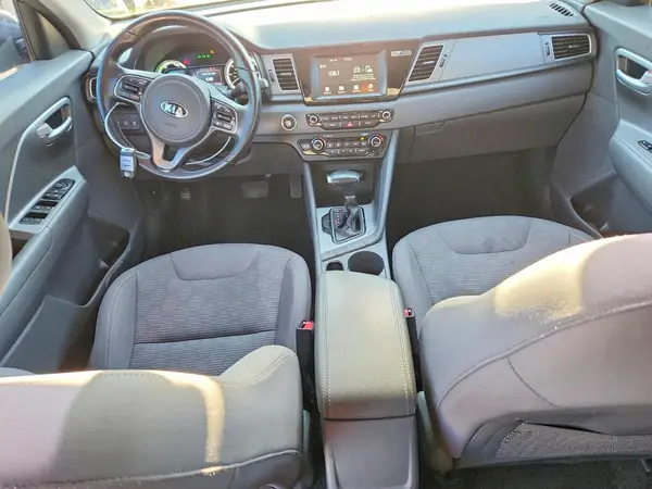 KNDCB3LC9J5109057 2018 KIA NIRO - Image 8