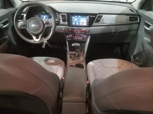 KNDCB3LC9J5122715 2018 KIA NIRO - Image 8