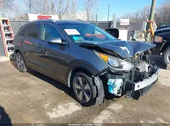 KNDCB3LC9J5122780 2018 KIA NIRO
