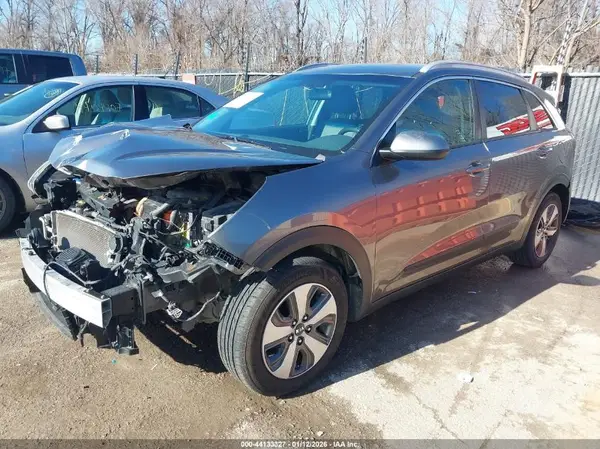KNDCB3LC9J5122780 2018 KIA NIRO - Image 2