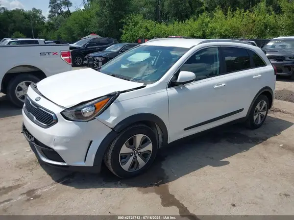 KNDCB3LC9J5127977 2018 KIA NIRO - Image 2
