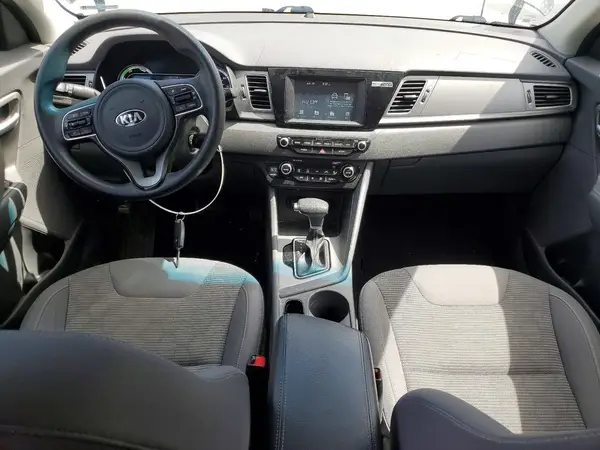 KNDCB3LC9J5129860 2018 KIA NIRO - Image 8
