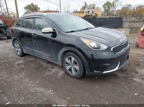 KNDCB3LC9J5130393 2018 KIA NIRO - Image 1