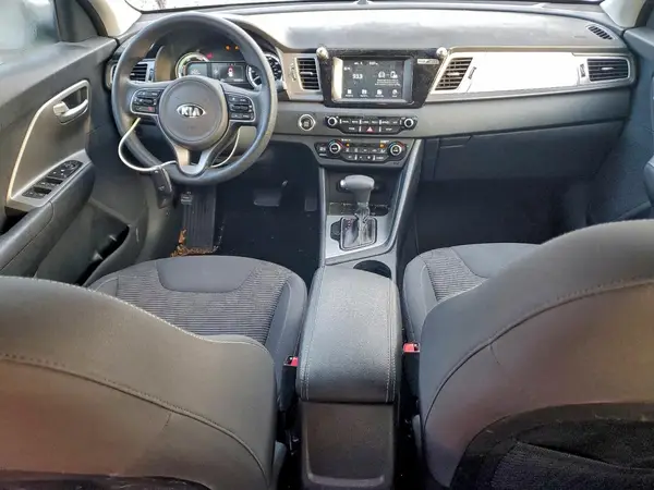 KNDCB3LC9J5136369 2018 KIA NIRO - Image 8