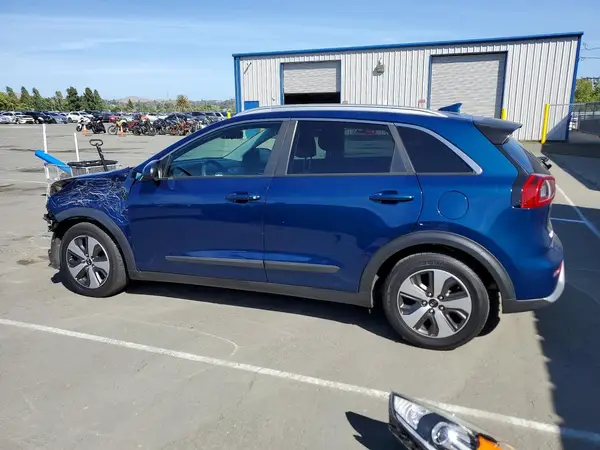 KNDCB3LC9J5138476 2018 KIA NIRO - Image 2