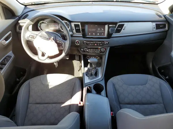 KNDCB3LC9J5138476 2018 KIA NIRO - Image 8