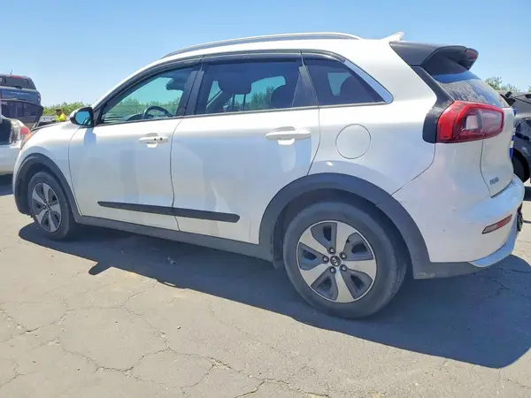 KNDCB3LC9J5143709 2018 KIA NIRO - Image 2