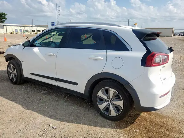 KNDCB3LC9J5147050 2018 KIA NIRO - Image 2