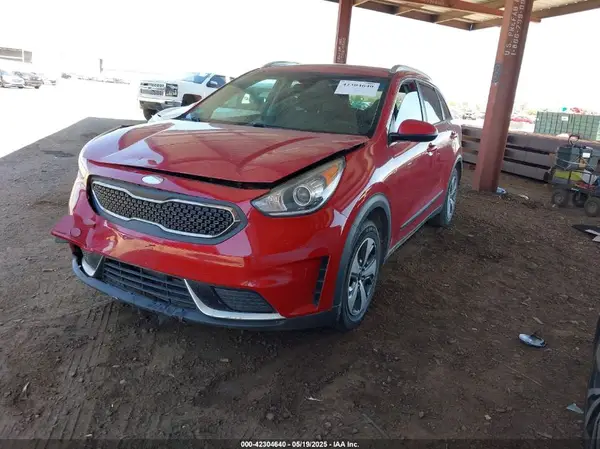 KNDCB3LC9J5151731 2018 KIA NIRO - Image 2