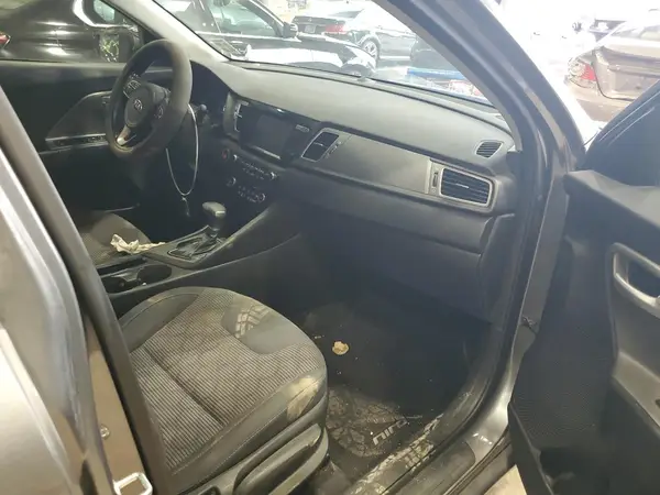 KNDCB3LC9J5153219 2018 KIA NIRO - Image 8