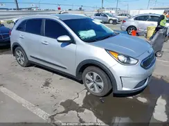 KNDCB3LC9J5157481 2018 KIA NIRO