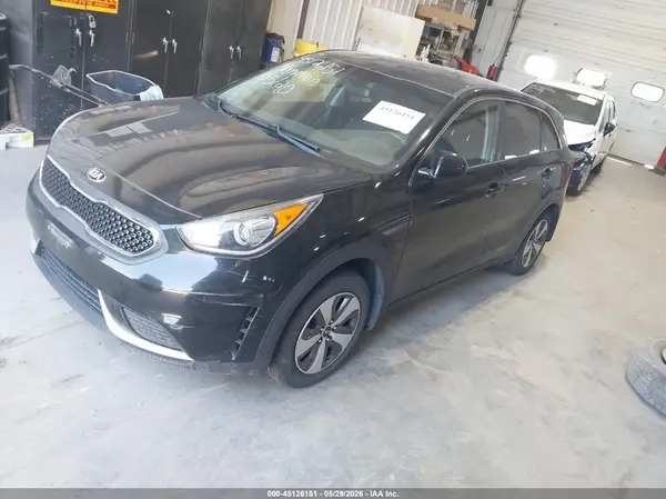 KNDCB3LC9J5176516 2018 KIA NIRO - Image 2