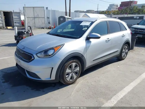 KNDCB3LC9J5177231 2018 KIA NIRO - Image 2
