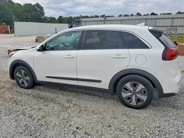 KNDCB3LC9J5203911 2018 KIA NIRO - Image 2