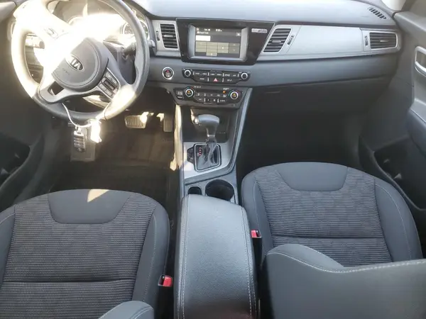 KNDCB3LC9J5210468 2018 KIA NIRO - Image 8