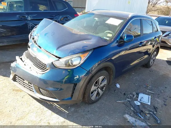 KNDCB3LC9K5218071 2019 KIA NIRO - Image 2