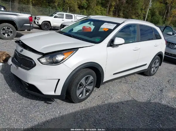 KNDCB3LC9K5235016 2019 KIA NIRO - Image 2