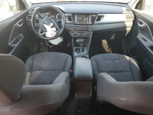 KNDCB3LC9K5235713 2019 KIA NIRO - Image 8