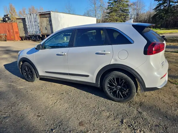KNDCB3LC9K5236375 2019 KIA NIRO - Image 2