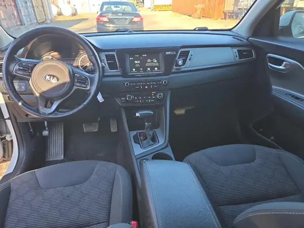 KNDCB3LC9K5236375 2019 KIA NIRO - Image 8