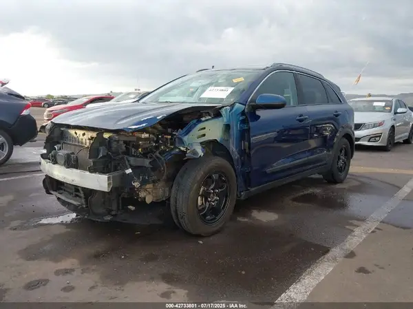 KNDCB3LC9K5257131 2019 KIA NIRO - Image 2