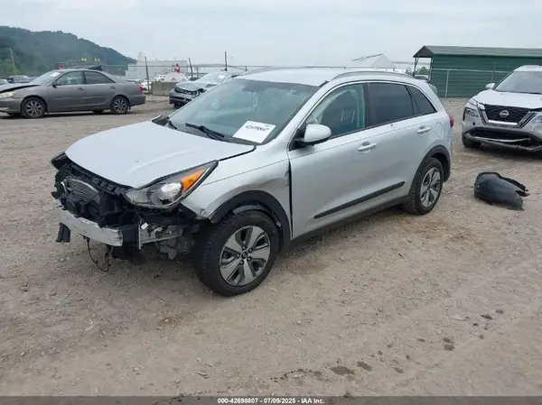 KNDCB3LC9K5259381 2019 KIA NIRO - Image 2