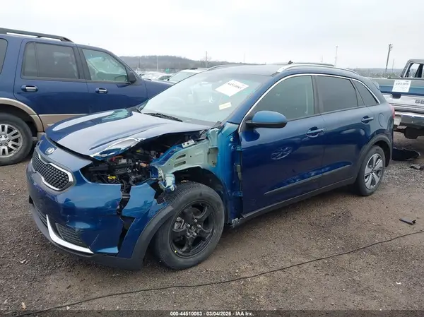 KNDCB3LC9K5260742 2019 KIA NIRO - Image 2