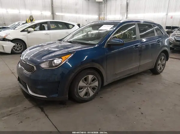 KNDCB3LC9K5327629 2019 KIA NIRO - Image 2