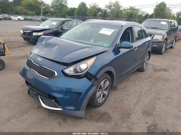 KNDCB3LC9K5356175 2019 KIA NIRO - Image 2