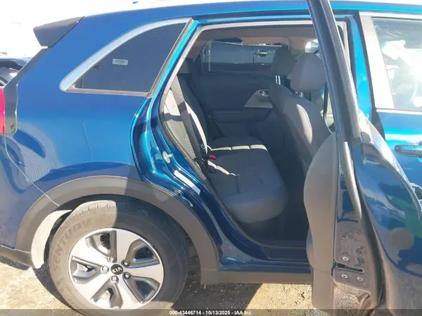 KNDCB3LC9L5359675 2020 KIA NIRO - Image 8