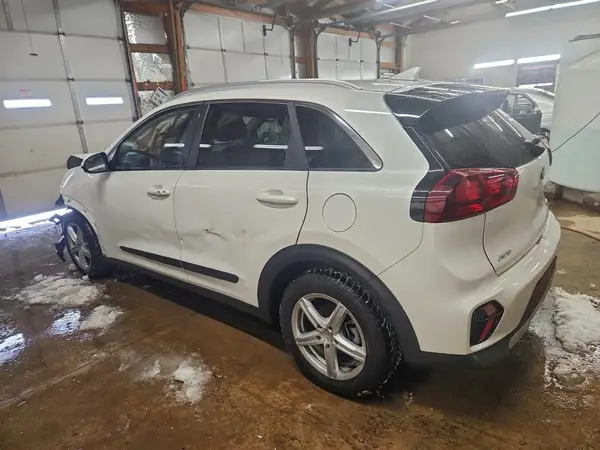 KNDCB3LC9M5471328 2021 KIA NIRO - Image 2