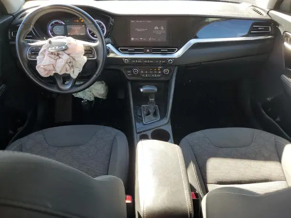 KNDCB3LC9N5509951 2022 KIA NIRO - Image 8