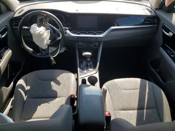 KNDCB3LC9N5513806 2022 KIA NIRO - Image 8