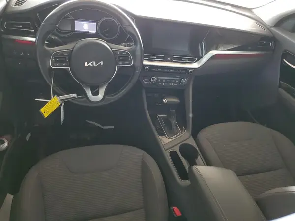 KNDCB3LC9N5524160 2022 KIA NIRO - Image 8