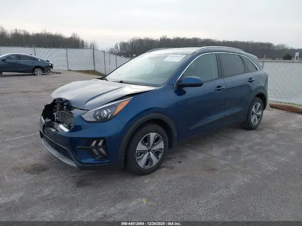 KNDCB3LC9N5538642 2022 KIA NIRO - Image 2