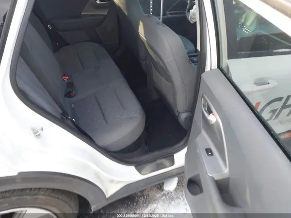 KNDCB3LC9N5540584 2022 KIA NIRO - Image 8