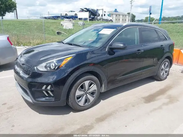 KNDCB3LC9N5541329 2022 KIA NIRO - Image 2