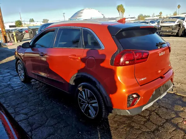 KNDCB3LC9N5545753 2022 KIA NIRO - Image 2