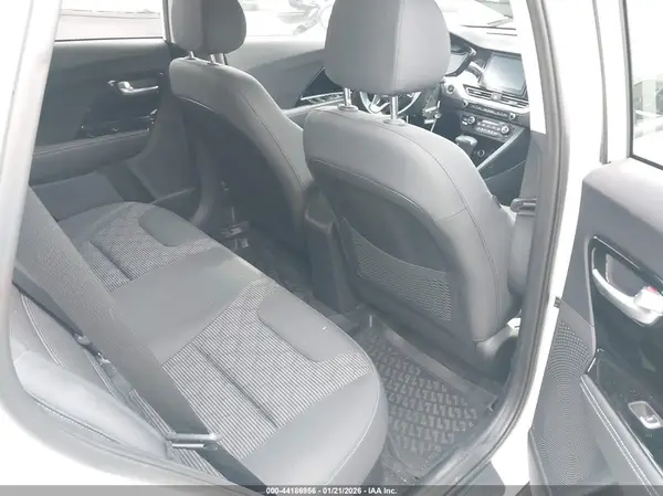 KNDCB3LC9N5547843 2022 KIA NIRO - Image 8
