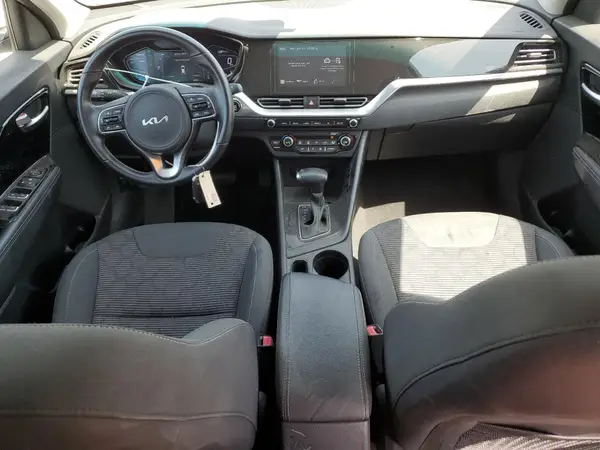 KNDCB3LC9N5547857 2022 KIA NIRO - Image 8
