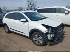 KNDCB3LC9N5549155 2022 KIA NIRO