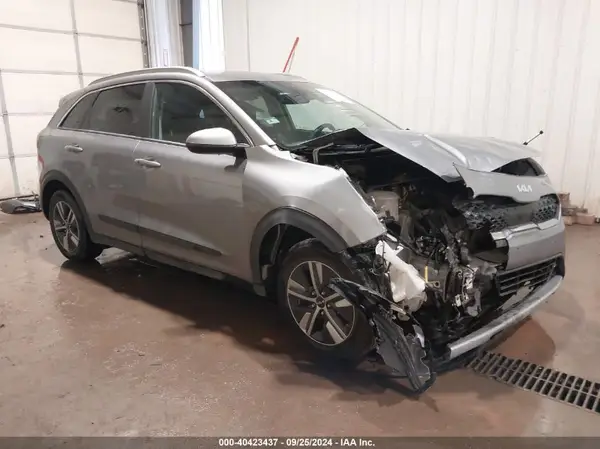 KNDCB3LC9N5549351 2022 KIA NIRO - Image 1