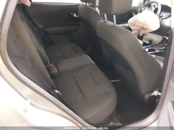 KNDCB3LC9N5549351 2022 KIA NIRO - Image 8