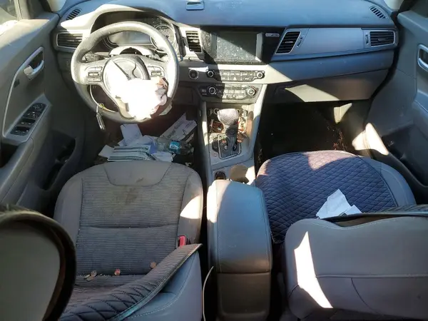 KNDCB3LCXH5036663 2017 KIA NIRO - Image 8