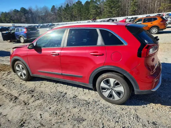 KNDCB3LCXH5038817 2017 KIA NIRO - Image 2