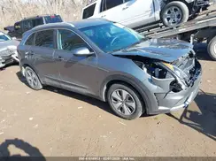 KNDCB3LCXH5048263 2017 KIA NIRO