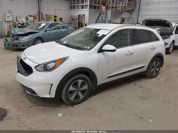 KNDCB3LCXH5048831 2017 KIA NIRO - Image 2